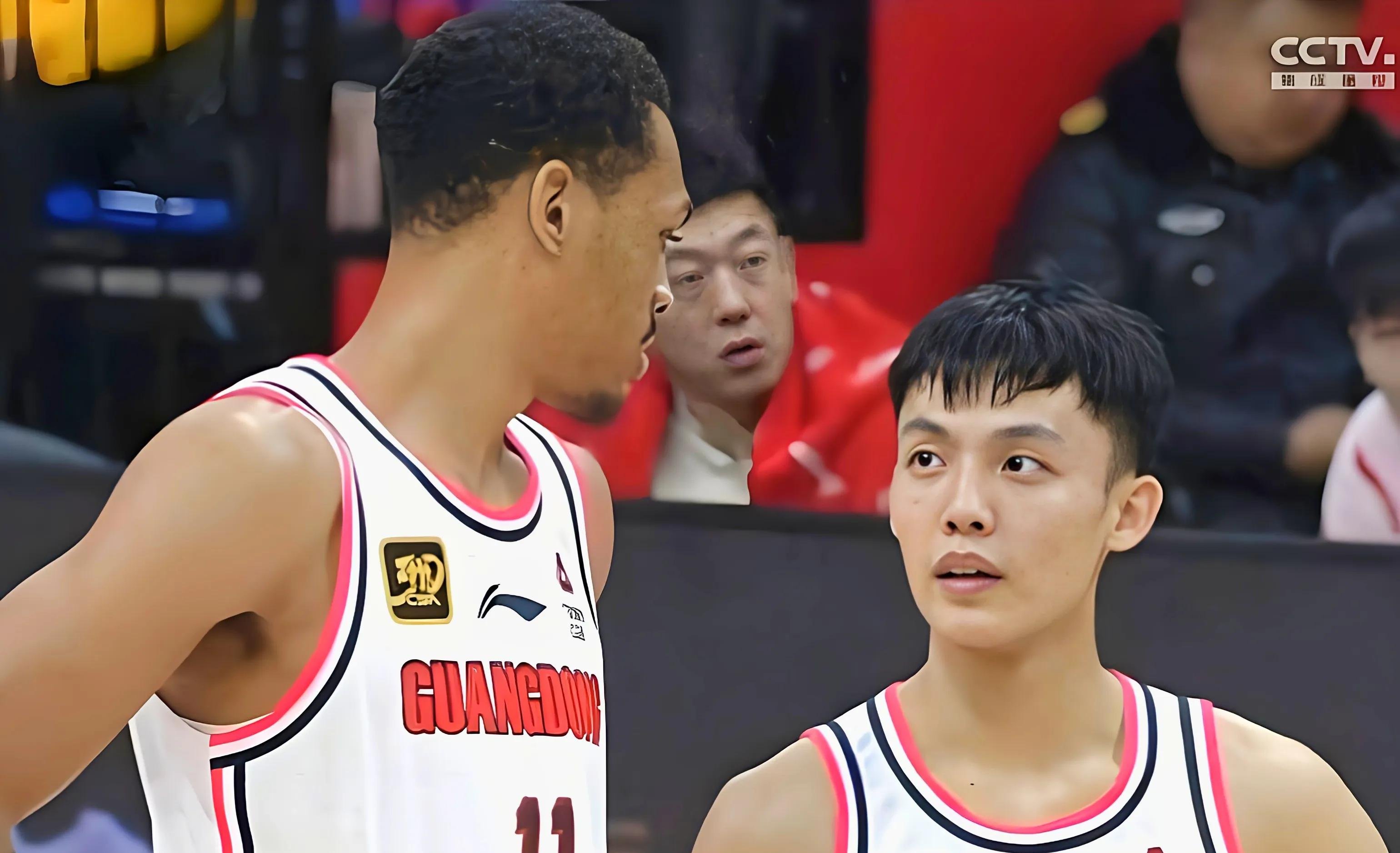 关于年轻后卫出色表现,助球队客场取胜的信息 关于年轻后卫出色表现,助球队客场取胜的信息