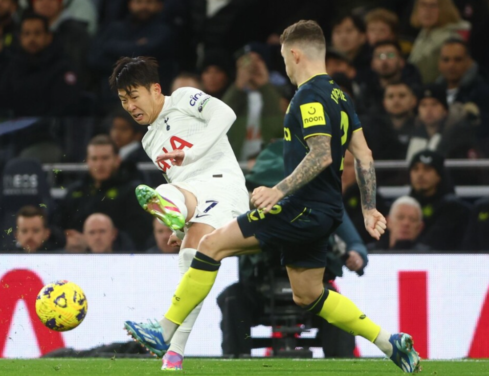 包含比利时爆冷墨西哥，孙兴慜高光表现的词条