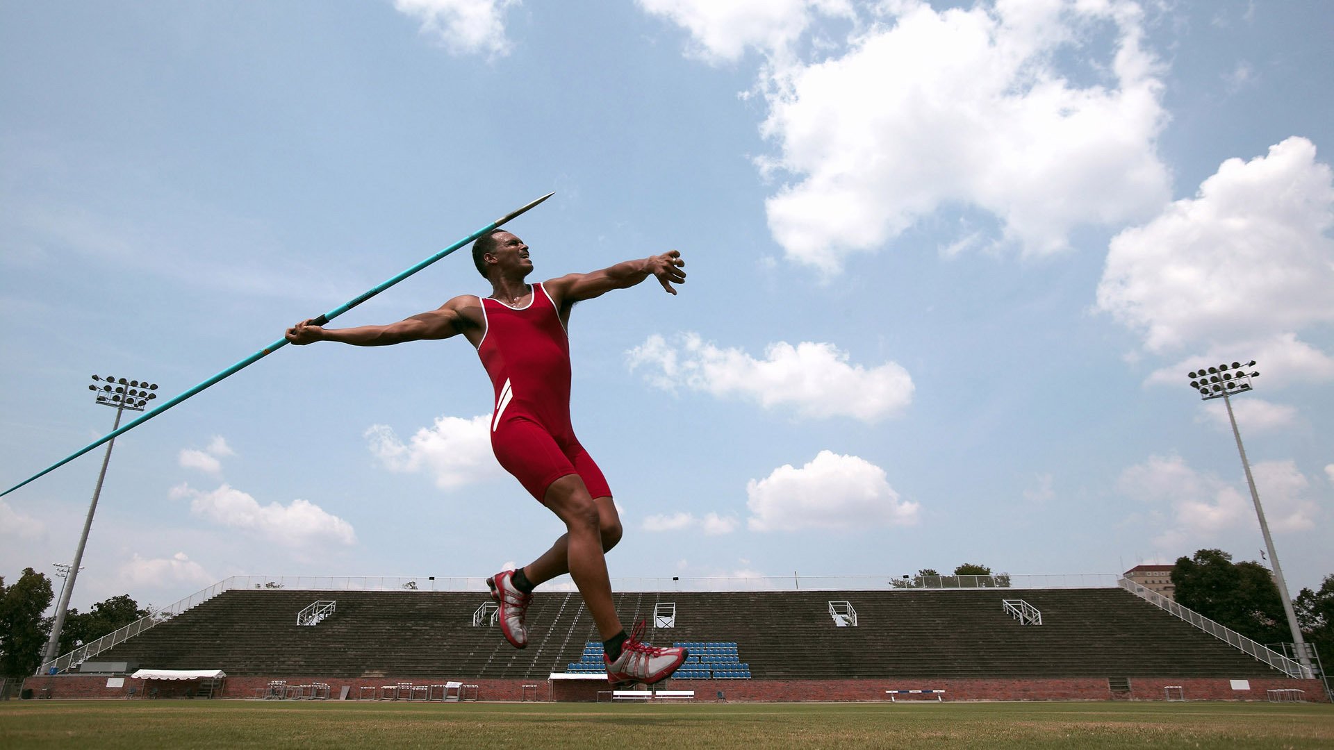 赛道与球场,英格拉姆的防守艺术与F1争冠之夜的终极启示